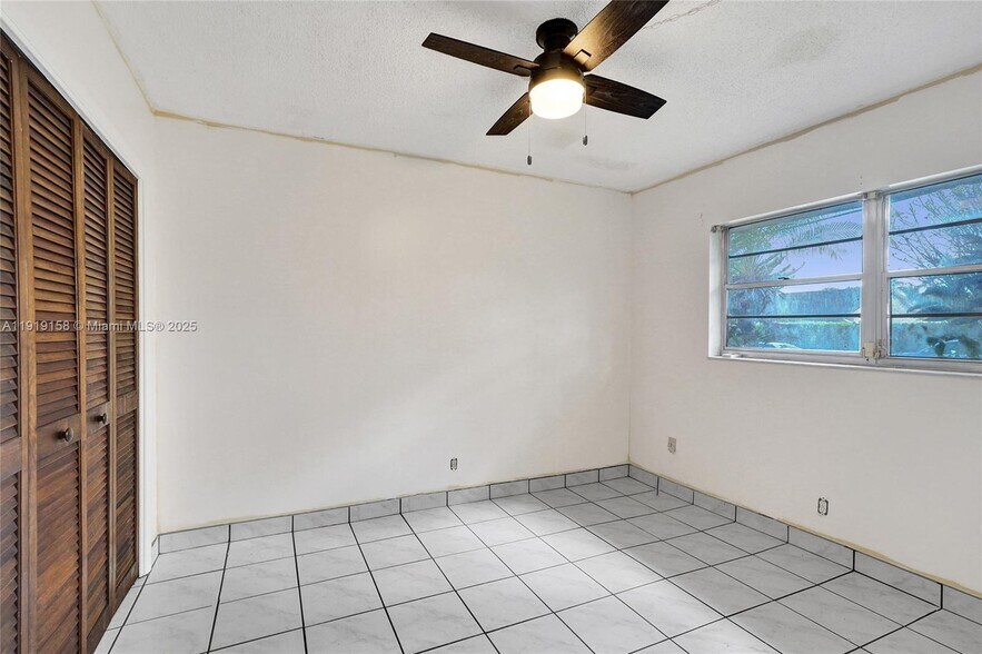 Building Photo - 5551 SW 57th St