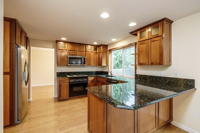 Building Photo - 4 Bedroom 2.5 Bath with Fenced Backyard in Camas School District