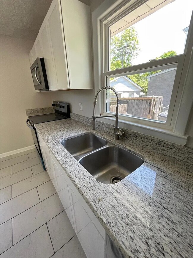 Building Photo - 1841 Dunkirk Dr