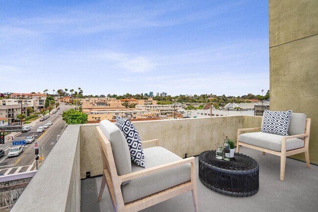 Building Photo - 3308 Mentone Ave