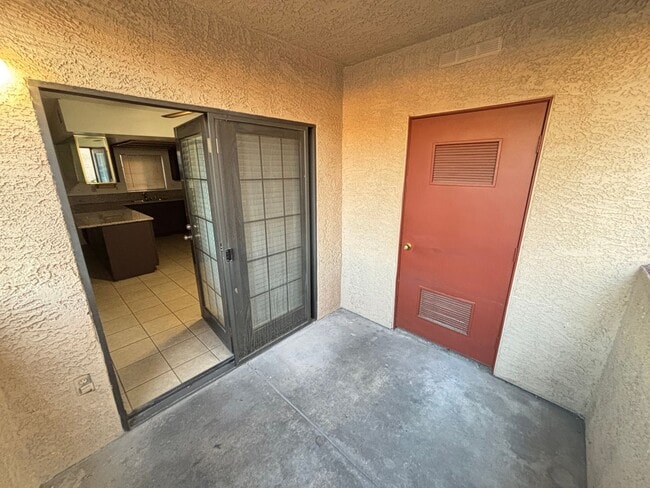 Building Photo - Charming 2BED/2BATH Condo located in Spring Oaks Community. Make the Move for Less: $300 Off Move...