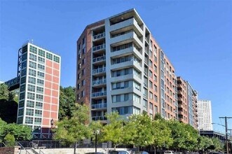 Building Photo - 800 Jackson St