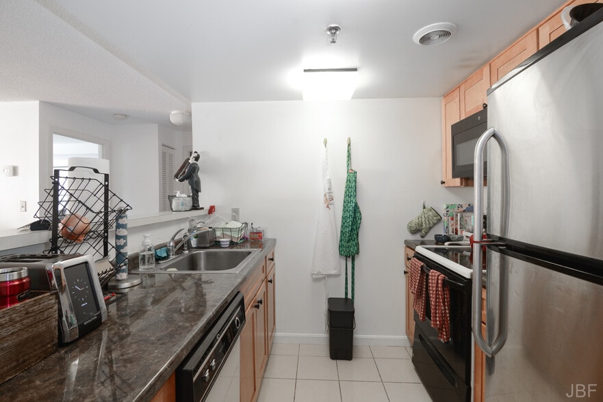 Galley Kitchen - 20 Webster St