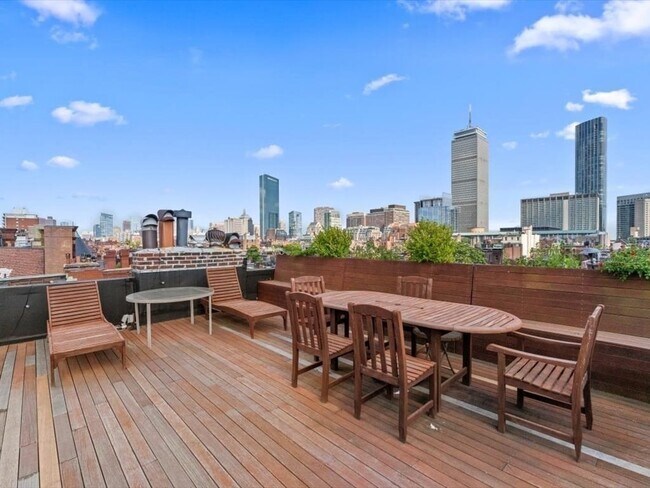 Building Photo - 458 Beacon St