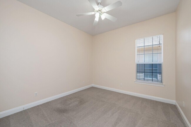 Building Photo - 1697 Glenwood Ct