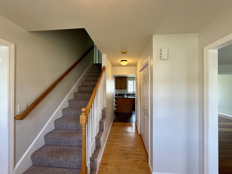 Building Photo - 8 Normandy