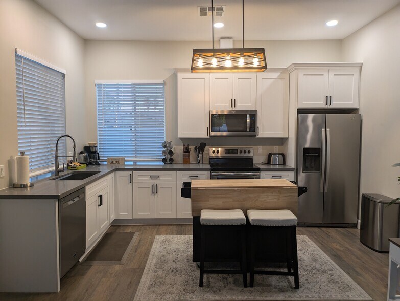 Apartment kitchen - 8879 E Friess Dr