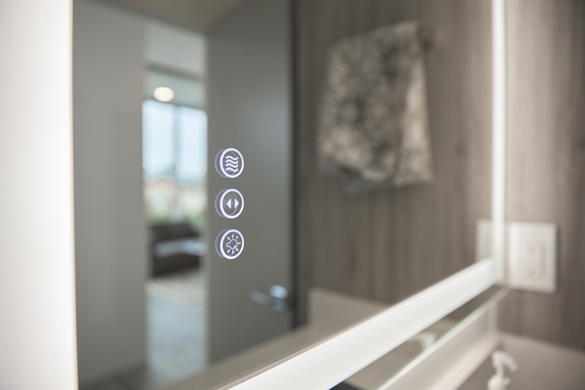 Building Photo - 2929 S La Brea Ave