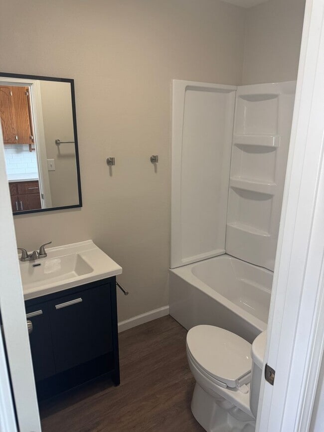 Building Photo - Newly Renovated 2 Bedroom Home Available f...