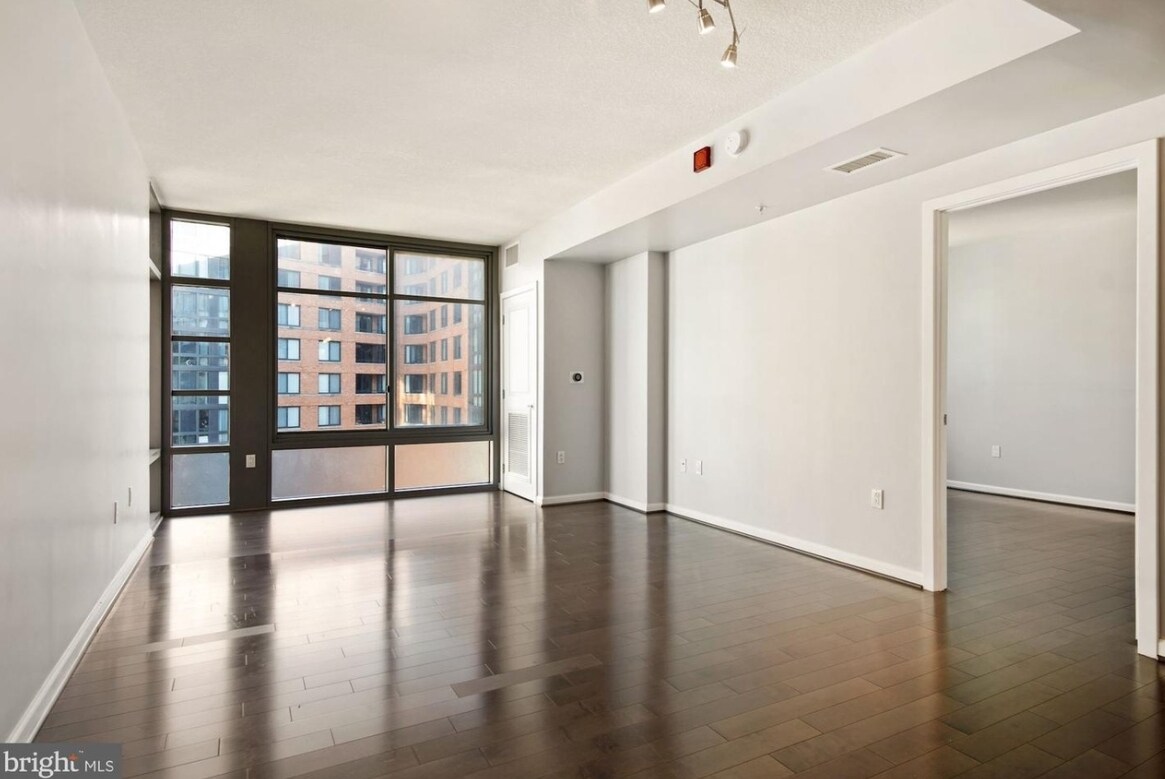 Building Photo - 440 L St NW