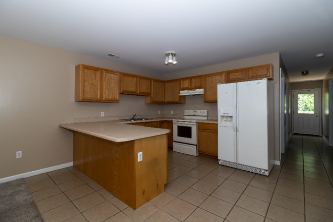 Primary Photo - 71 Sutton Rd
