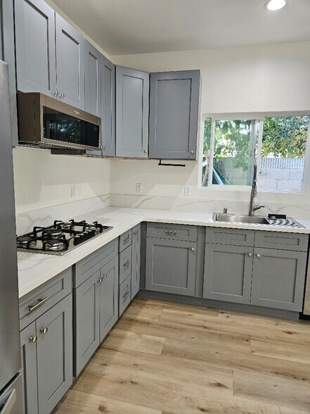 Building Photo - 1506 W Anahurst Pl