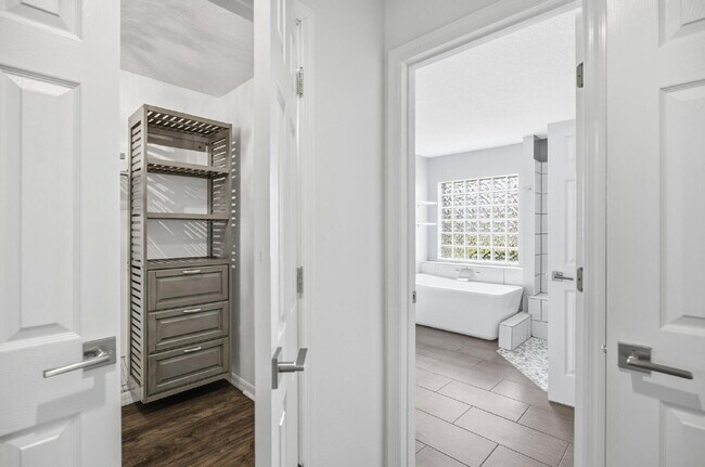 Building Photo - "Charming 3-Bedroom Home with 2 Full Baths and 2032 Sq Ft of Comfort in Palm Coast!"