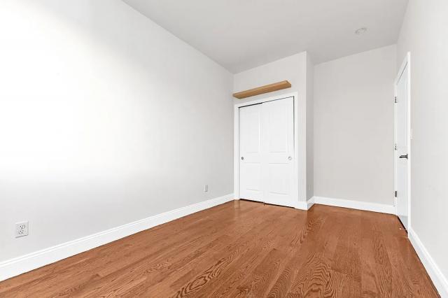 Building Photo - 3 bedroom in ASTORIA NY 11103