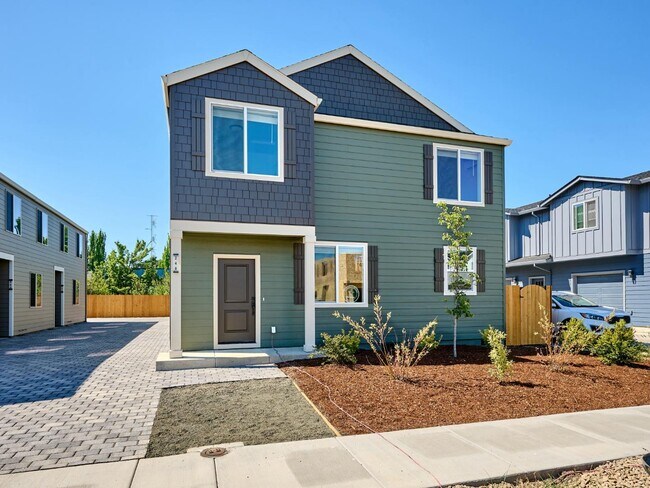 Building Photo - 240 28th Ave SE