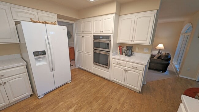 Building Photo - Furnished Sunriver 3 Bedroom Home Availabl...