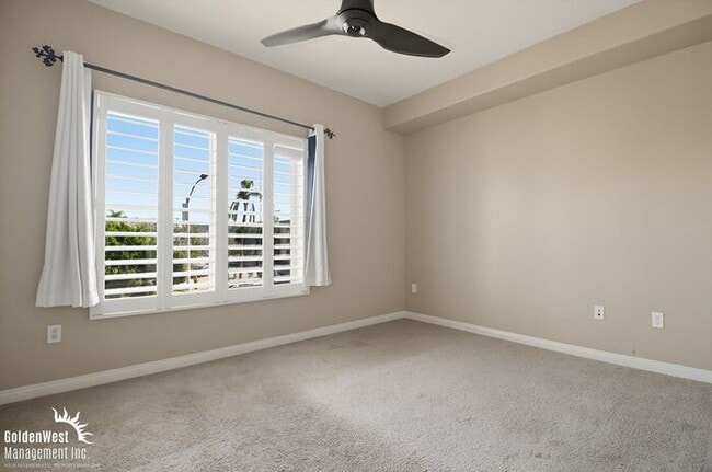 Building Photo - Modern 2Bdm 2Ba Condo in the Heart of Bank...