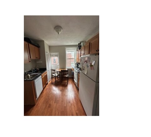 Building Photo - 220 Hanover St