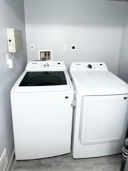 Building Photo - 68 Marrow St