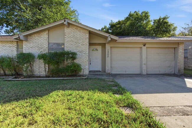 Building Photo - Amazing in Arlington