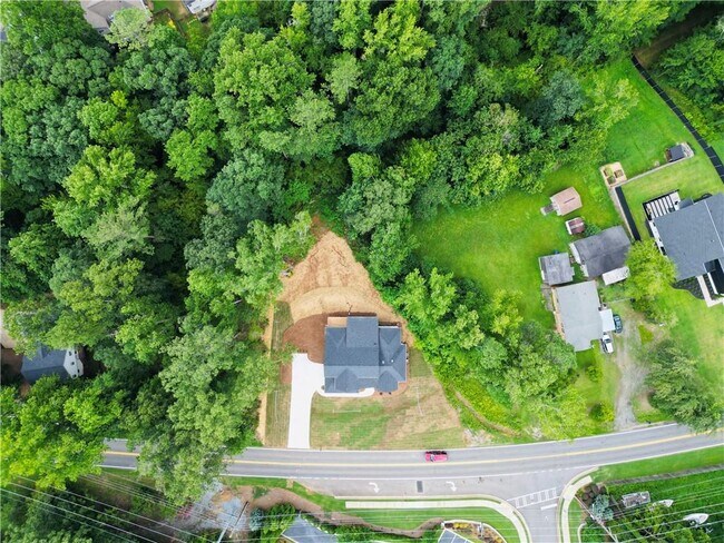 Building Photo - 6312 Woodstock Rd