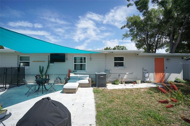 Building Photo - 4108 W Montgomery Terrace