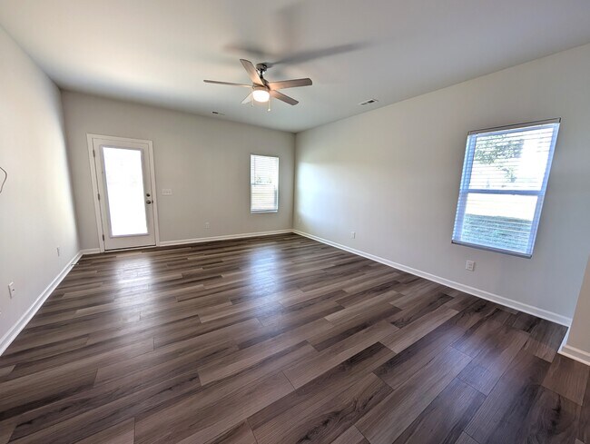 Building Photo - 2298 Beechwood Vw Dr