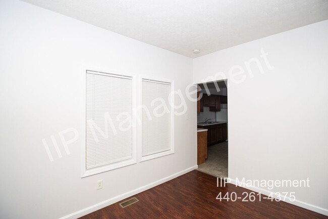 Building Photo - Newly updated 2 bedroom/1 bath in the Lora...