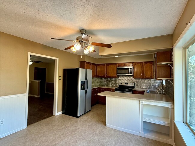 Building Photo - 1501 Stacey St