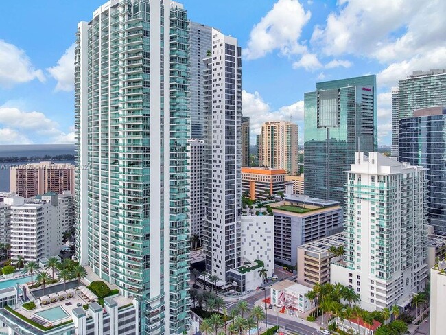 Building Photo - 1300 Brickell Bay Dr