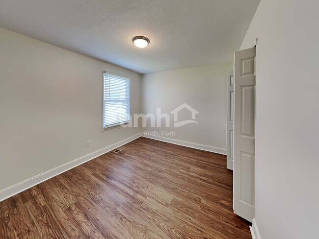 Building Photo - 836 Orwell St