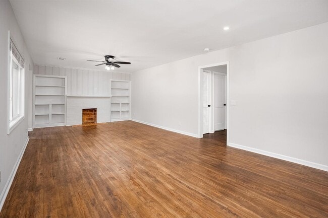 Building Photo - 205 W Drake Ave