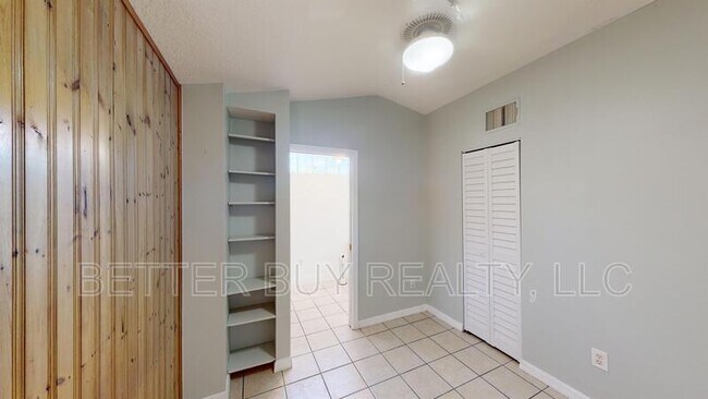 Building Photo - 300 N Church St