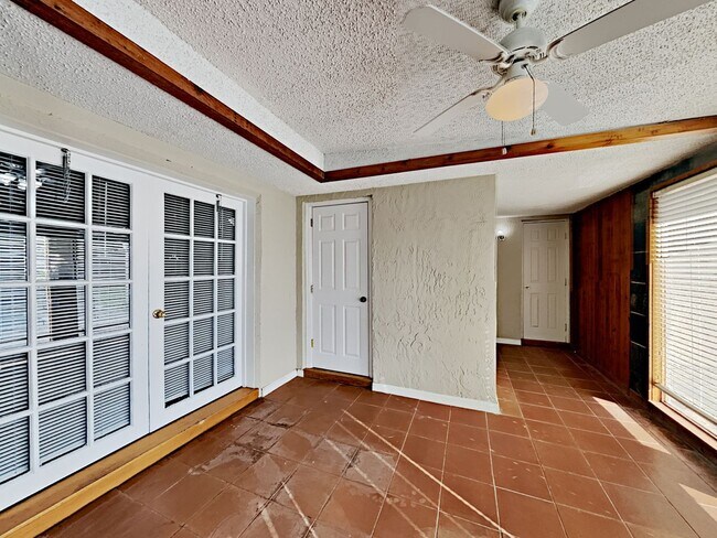 Building Photo - 14902 Pelican Point