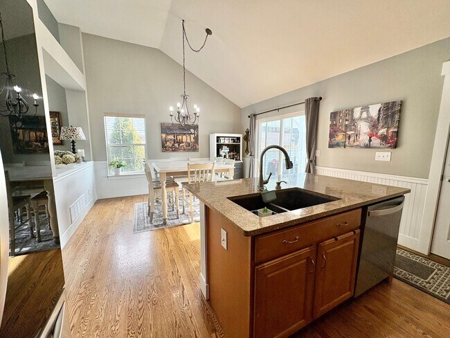 Building Photo - Stunning Home with ~4,000sqft of Living Space In a Great Location!