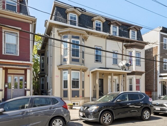 Building Photo - 225 Saratoga St