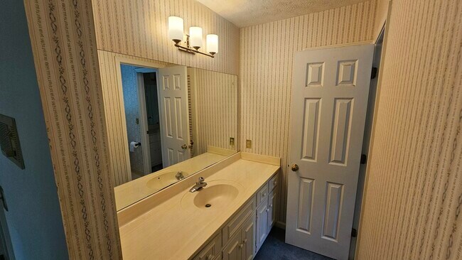 Building Photo - 2858 Livsey Dr