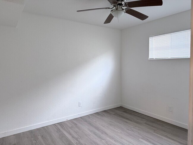 Building Photo - Recently remodeled 1 bedroom in West Redding