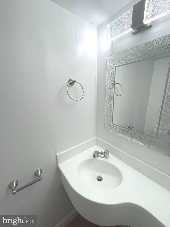 Building Photo - 301 Worthington Dr