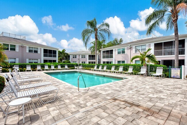 Building Photo - GEORGOUS 2 BEDROOM, 2BATHROOM, TURN KEY FU...