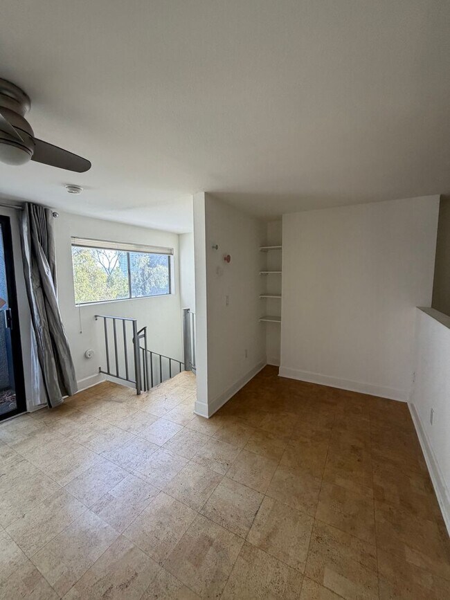 Building Photo - Hollywood Luxury 2 Bed Condo!