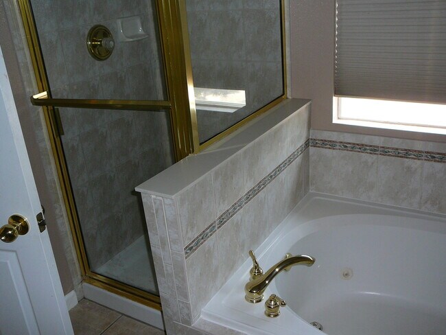 Building Photo - Fabulous Townhome Near Cherry Creek State ...