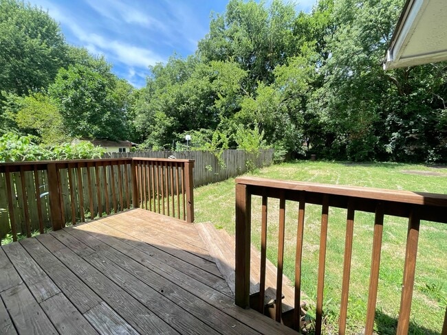 Building Photo - 4/2 bedroom house in republic