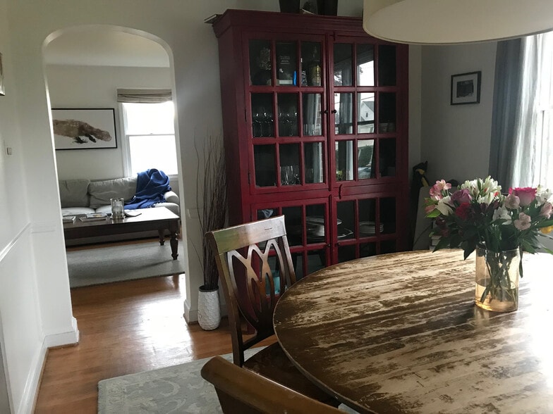 Building Photo - 5608 Lone Oak Dr