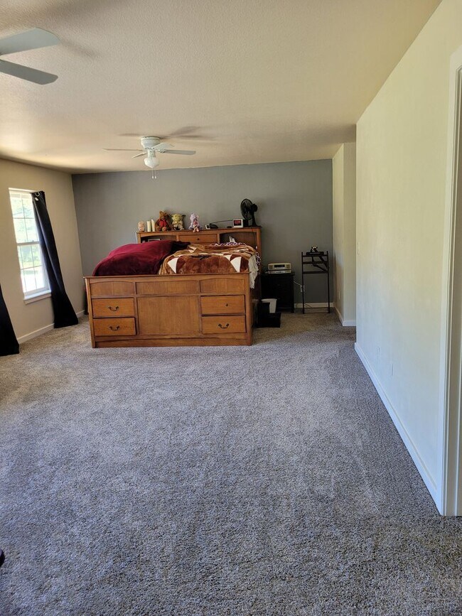 Building Photo - Beautiful 4BR/3Ba Home in Susanville CA  3420 Sq Feet