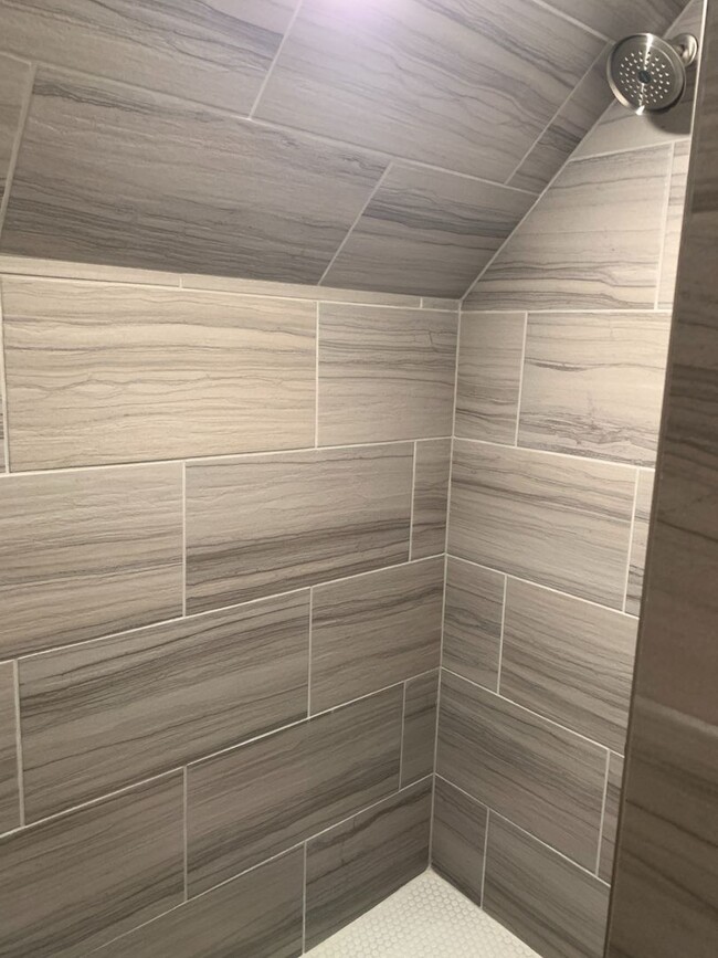 Building Photo - 3 bed, 2.5 bath home in sought after gated...