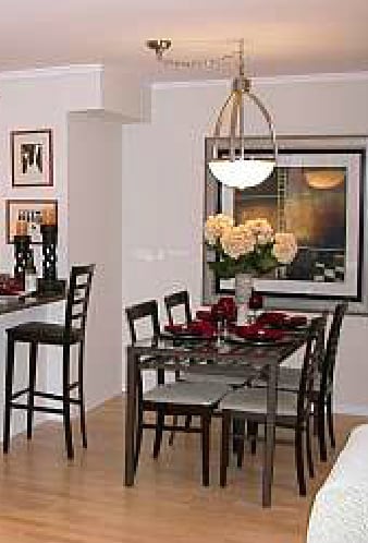 Dining Area - 6102 N Sheridan Rd