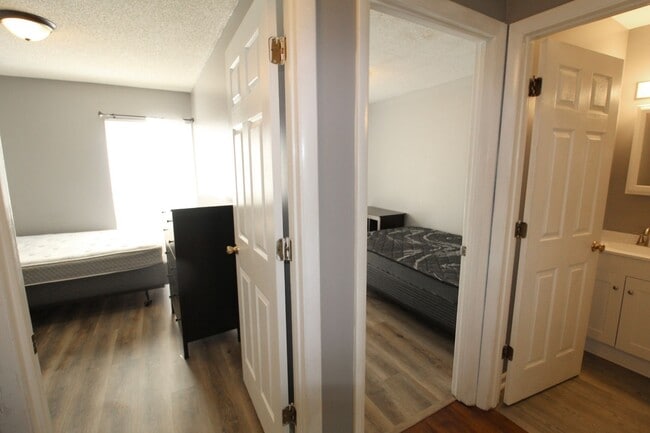 Building Photo - 1337 Bradley Dr