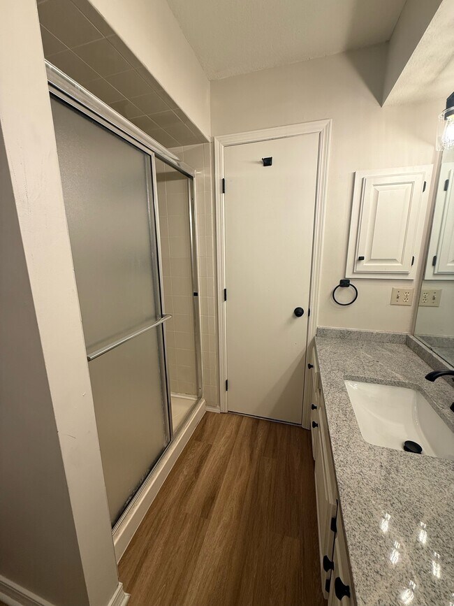 Building Photo - 8232 Wilshire Ridge Dr