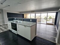Building Photo - 411 Lakewood Cir